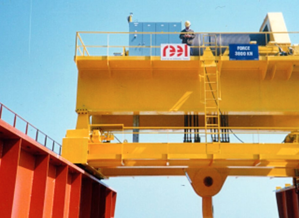 REEL container holder with nuclear lift