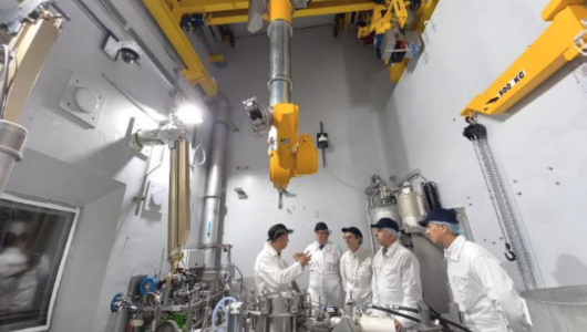 hermetically sealed glove boxes with integrated gloves from REEL international