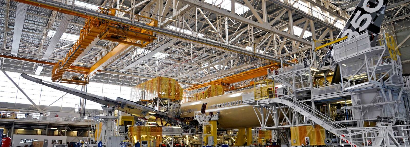 assembly-line-aircraft a350-toulouse