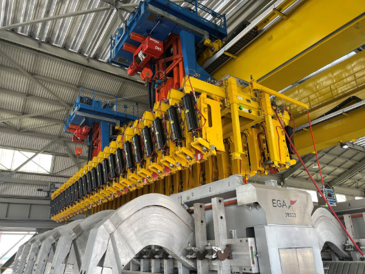 REEL International aluminum sector electrolysis cranes