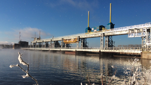 Hydroelectric lifting in a snow-covered landscape
