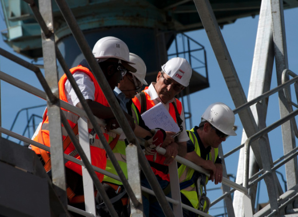 Offshore maintenance team with REEL's protective equipement