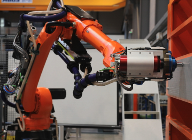 Perceuse haute performance de REEL AEI intégrée à un robot industriel