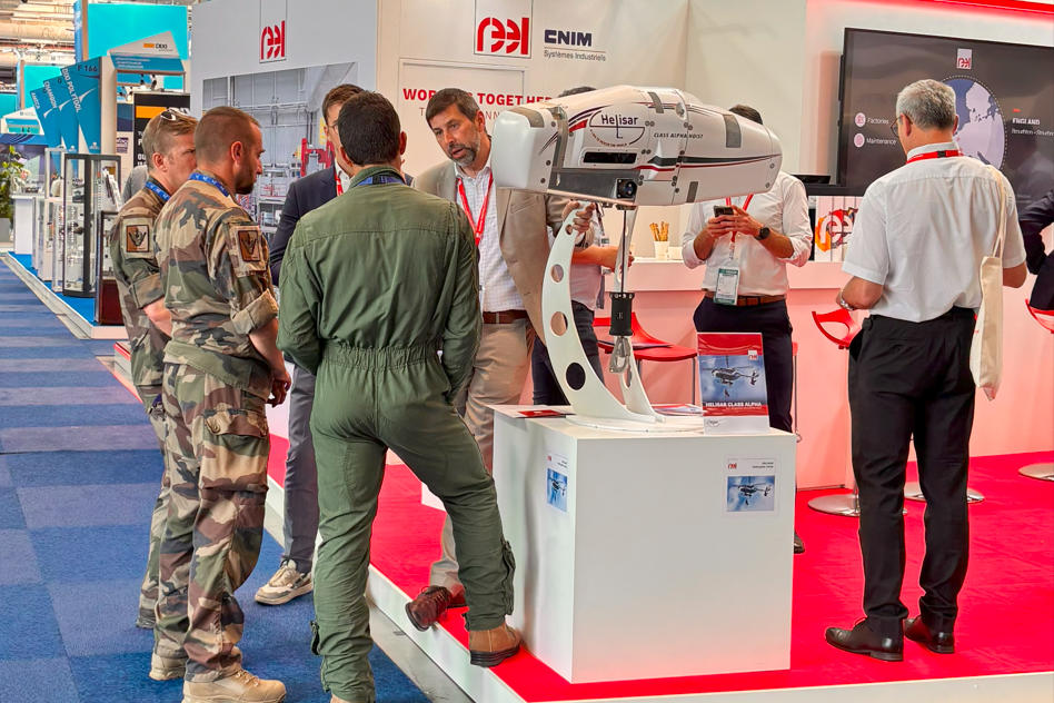 échanges sur Stand de REEL au salon bourget 2025
