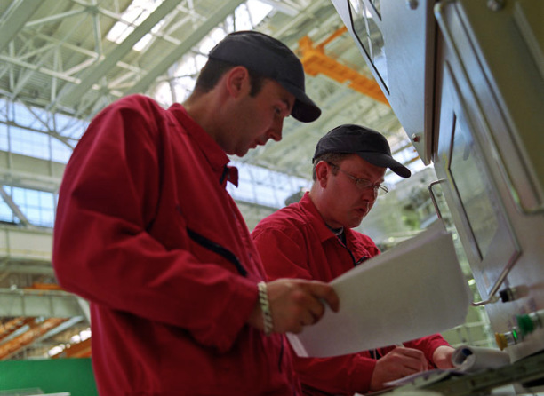 2 REEL International maintenance technicians