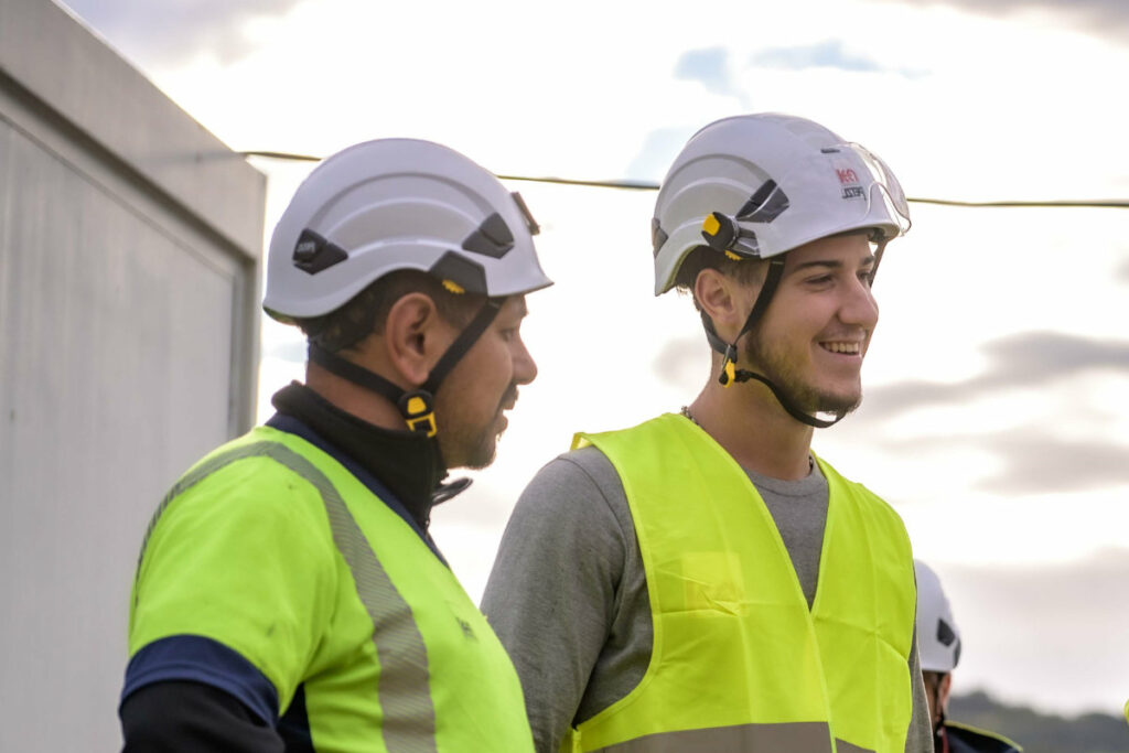 2 techniciens de maintenance en contact client pour REEL INTERNATIONAL